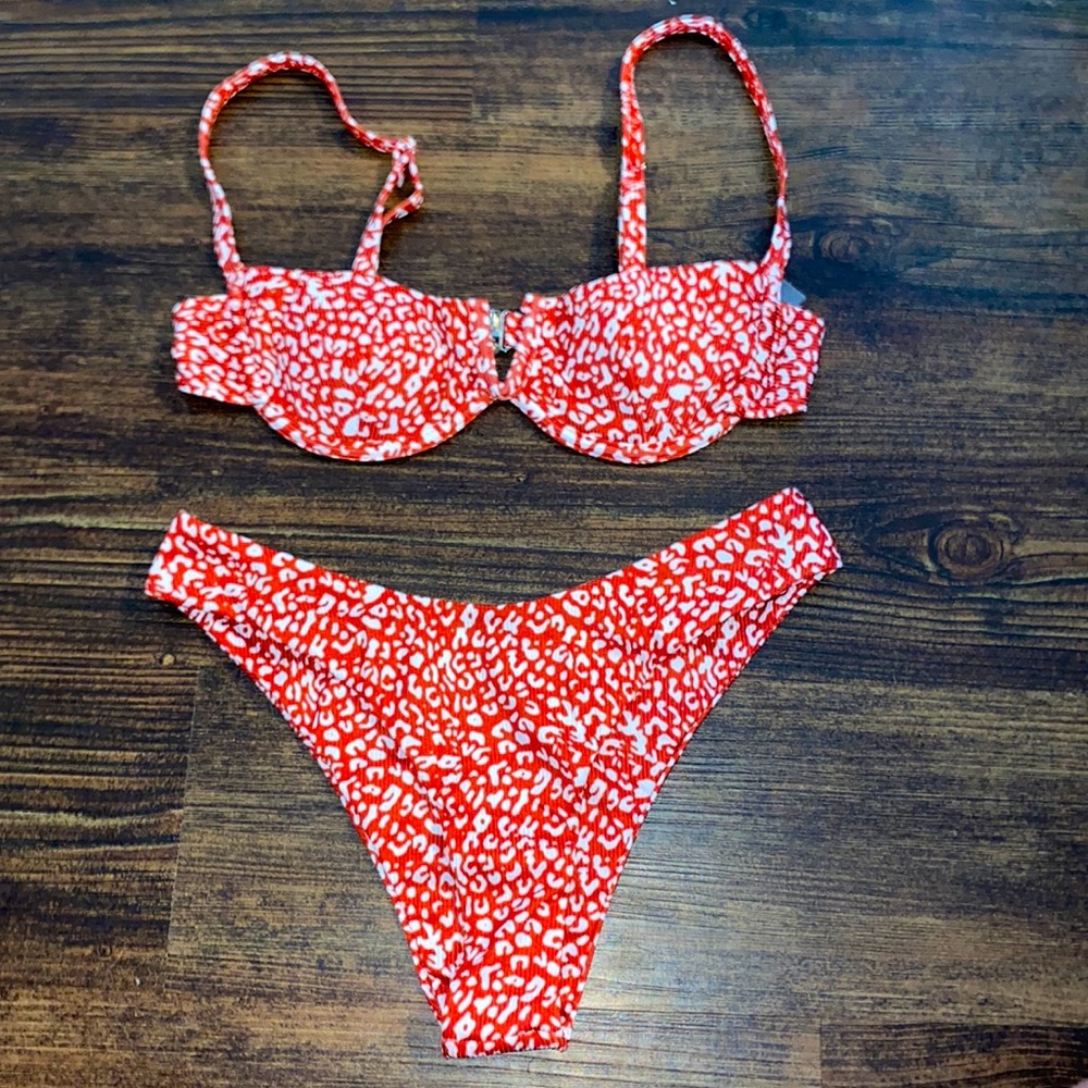 BRAND NEW NEVER BEEN WORN, just doesn’t have tags